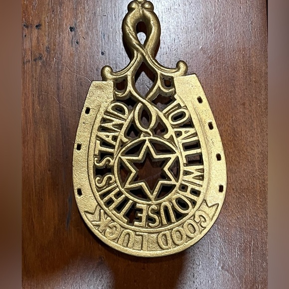 Vintage "Wilton" Cast Gold Trivet "Good Luck To All Who Use This Stand" - Picture 1 of 2